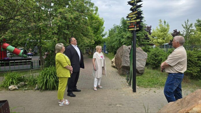 Партийцы Подольска проверили мониторинг состояния дворов в микрорайоне Кузнечики