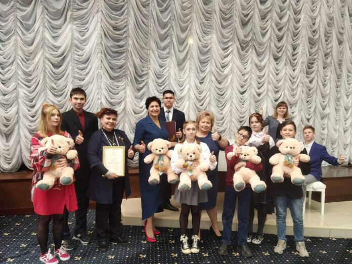 Приемные семьи и органы опеки из Подольска получили областные награды