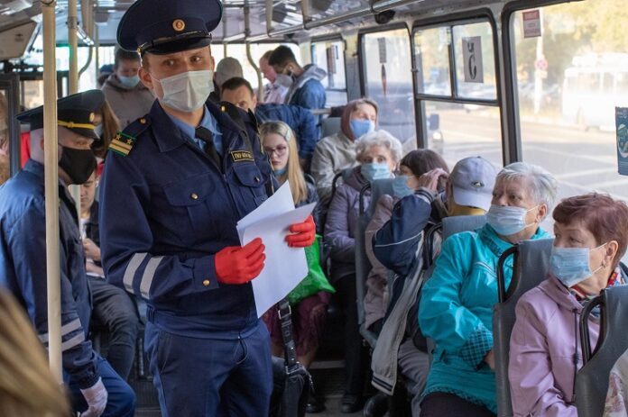 За отсутствие защитной маски в транспорте Большого Подольска гражданам полагается штраф