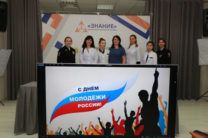 Подмосковные автоинспекторы провели в одном из колледжей городского округа Подольск акцию «Молодежь с ГИБДД...