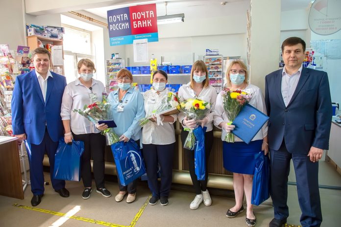 Глава округа поздравил сотрудников российской почты с профессиональным праздником