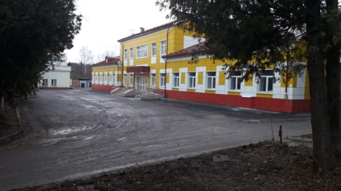 В лечебный корпус ДООЦ «Родина» осуществляется поставка и установка нового оборудования