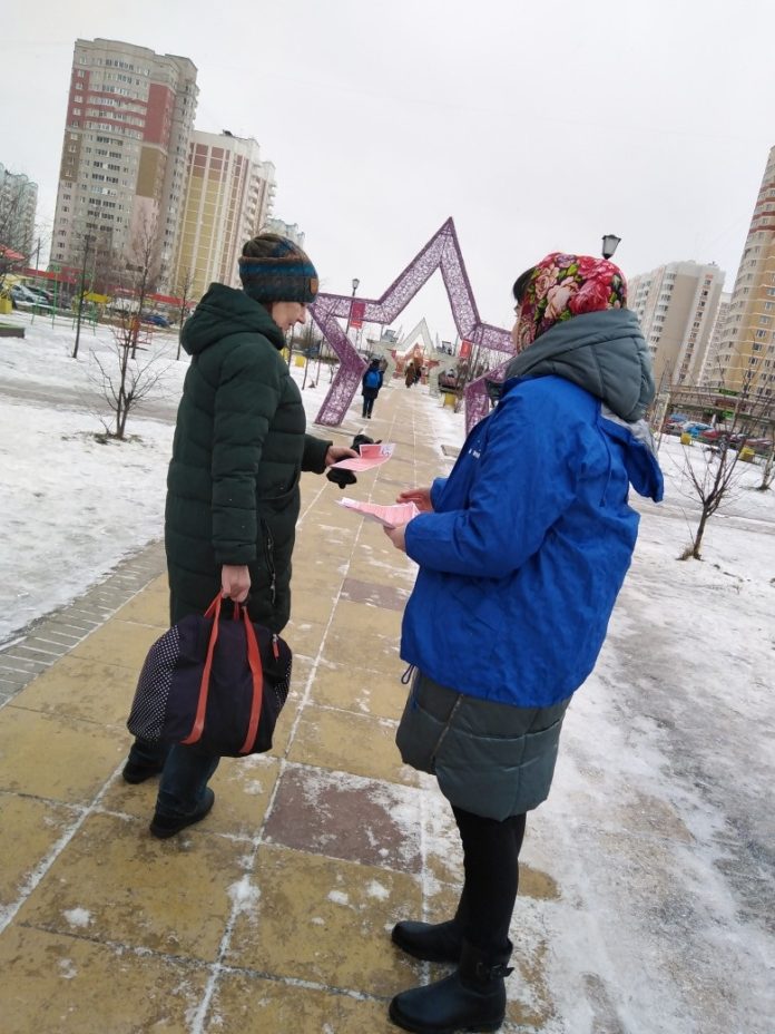 Листовки по профилактике онкологических заболеваний раздали в микрорайоне Кузнечики