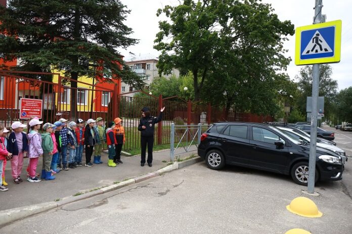 В Московской области сотрудники автоинспекторы проводят акции «Безопасный двор»