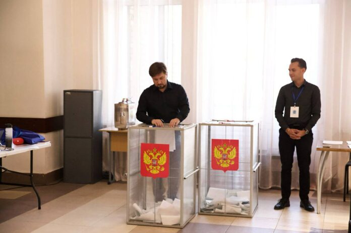 Единороссы Максим Круглов и Денис Бесогонов выполнили гражданский долг