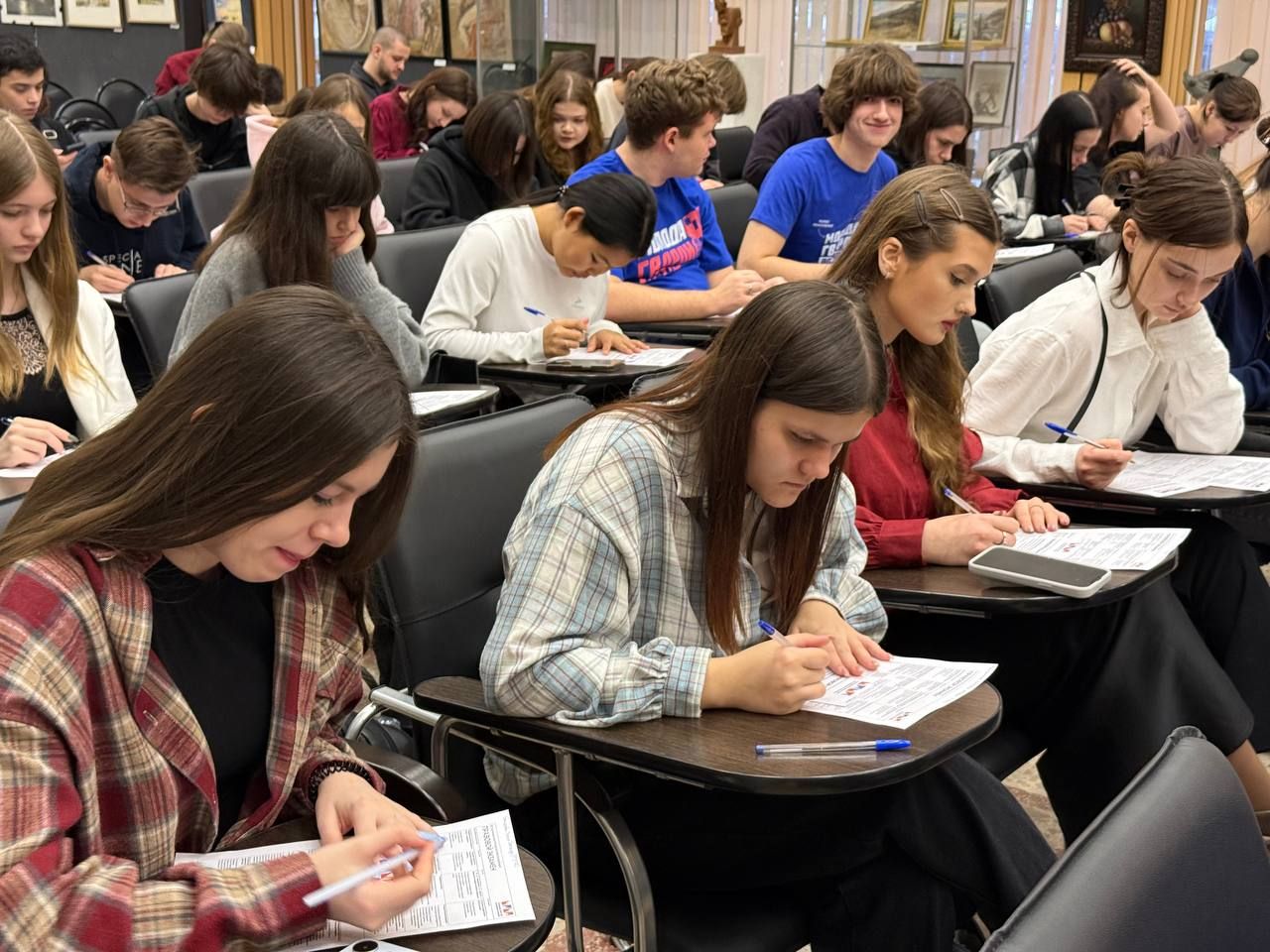 Правовой экзамен: в Подольске проверили знание Конституции РФ