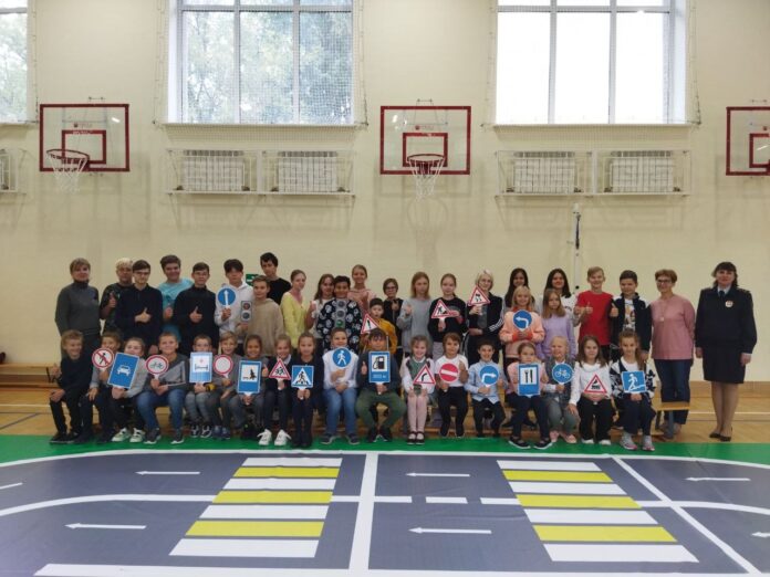 Сотрудники Госавтоинспекции г.о. Подольск  провели урок дорожных правил в частной школе «Экус»