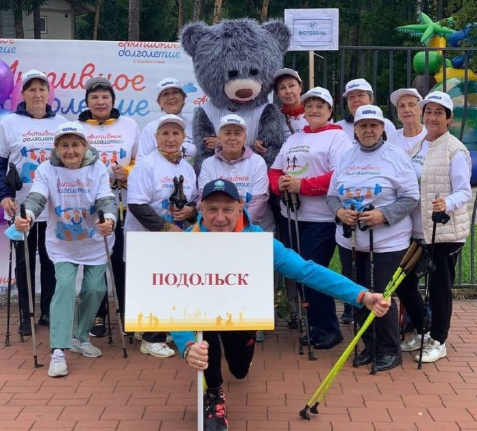 85-летняя жительница округа приняла участие в фестивале скандинавской ходьбы «Ходи, Подмосковье!»