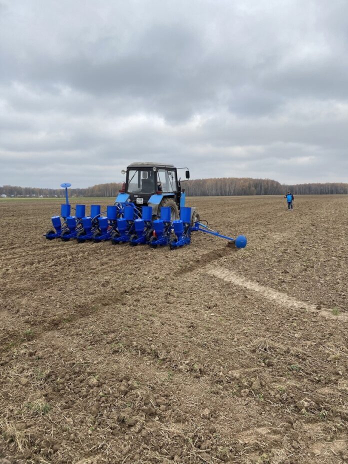 Депутат Подольска принял участие в испытаниях сельскохозяйственной техник