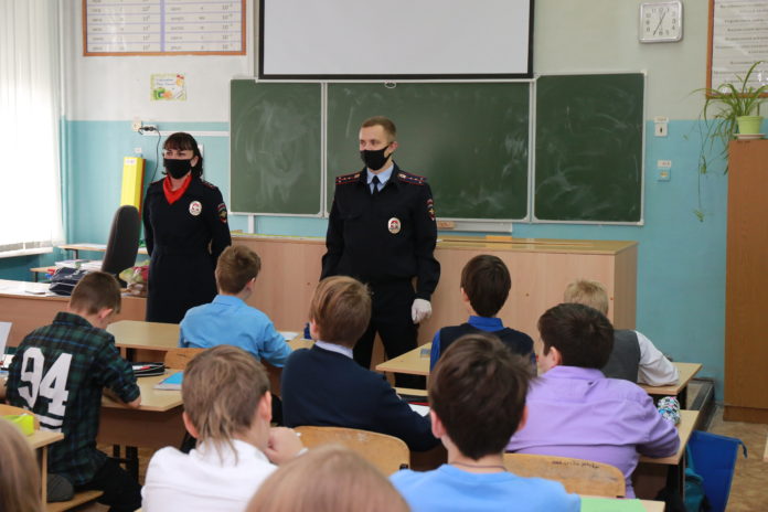 Акцию «Безопасная дорога домой» провели в школе №3 автоинспекторы Городского округа Подольск