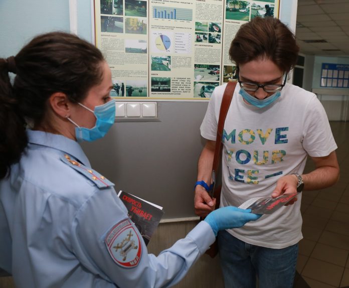 В Подольске автоинспекторы поведали водителям о важности соблюдения безопасного скоростного режима