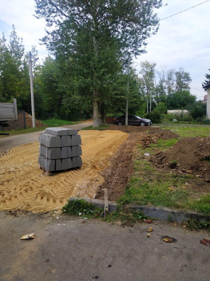 Начались работы по комплексному благоустройству территорий в поселке Дубровицы