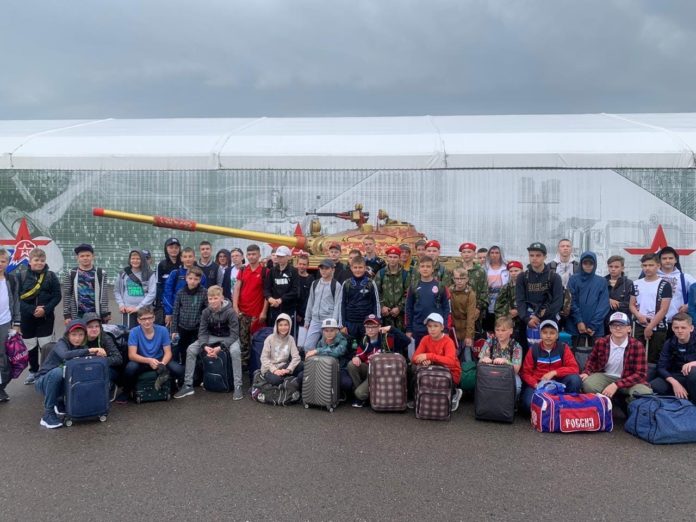 Мальчики-юнармейцы Большого Подольска отправились в «Лагерь настоящих героев»