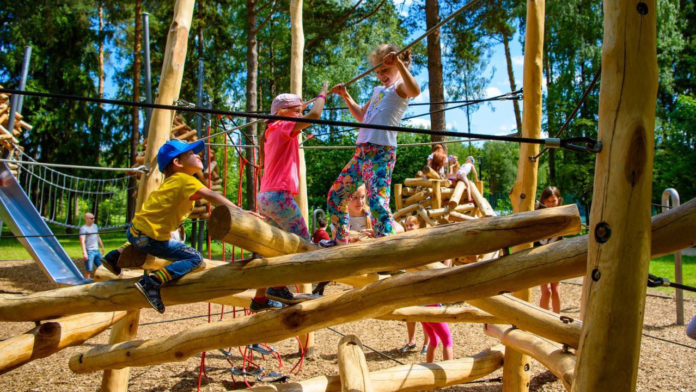 QR-код не нужен для посещения детских площадок в парках и во дворах в Московской...