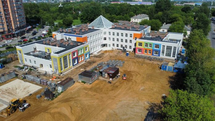 Вопросы соблюдения сроков строительства обсудили с подрядными организациями округа