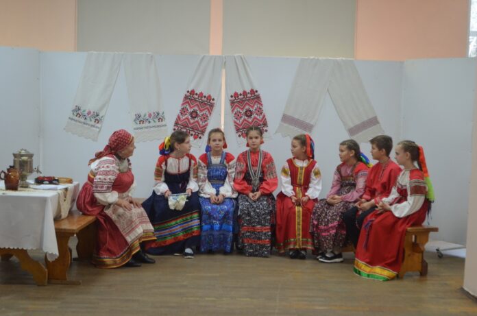 Мероприятие «Покров весело проведешь, дружка милого найдешь» прошло в ДК ЗИО