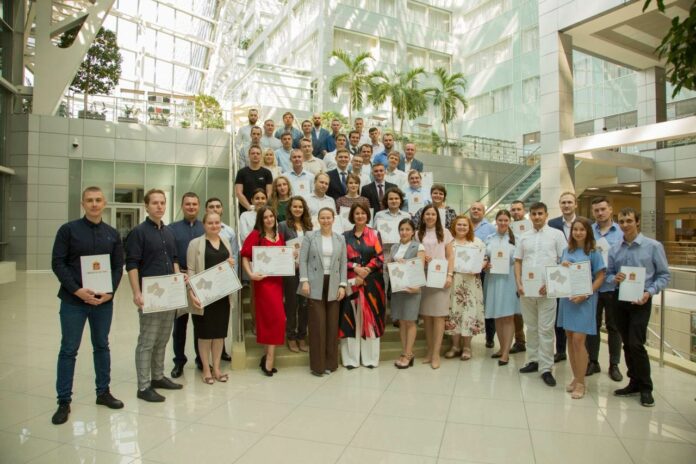 Двум молодым ученым из Подольска вручили сертификаты на покупку жилья по социальной ипотеке