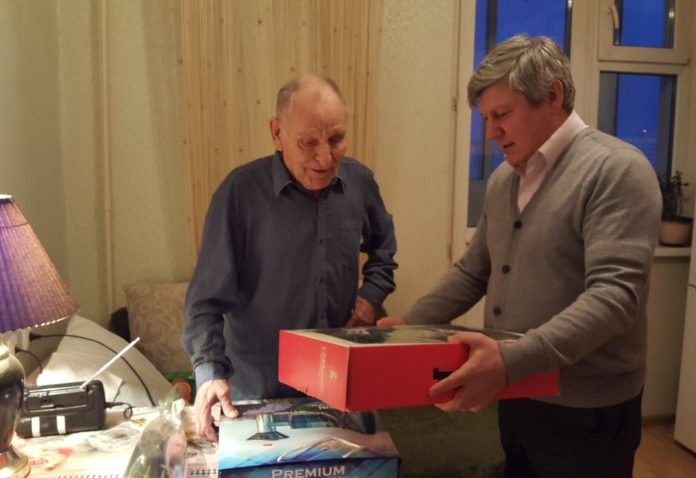 В Кузнечиках с 90-летием поздравили Василия Васильевича Бучнева