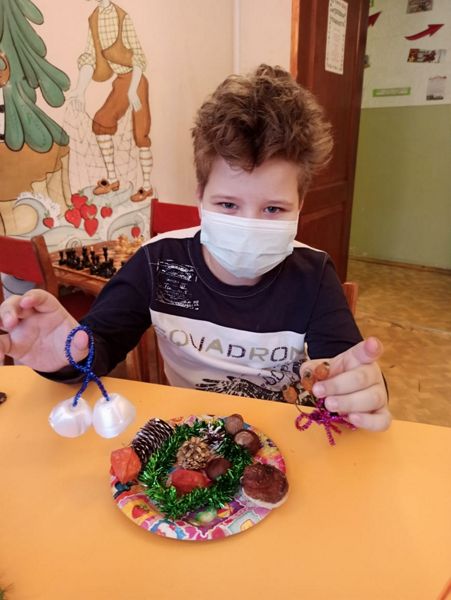 В детской библиотеке № 27 состоялся мастер-класс по новогоднему декору