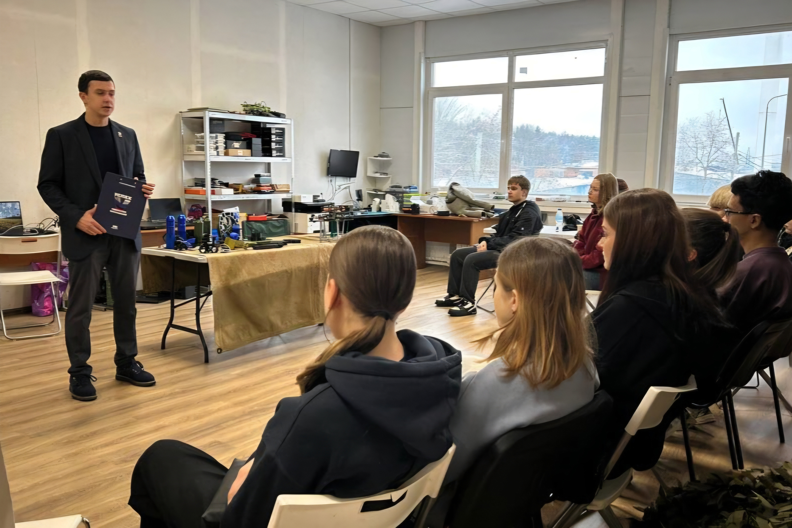 Волонтёрский центр помощи СВО посетили подольские студенты в рамках партпроекта