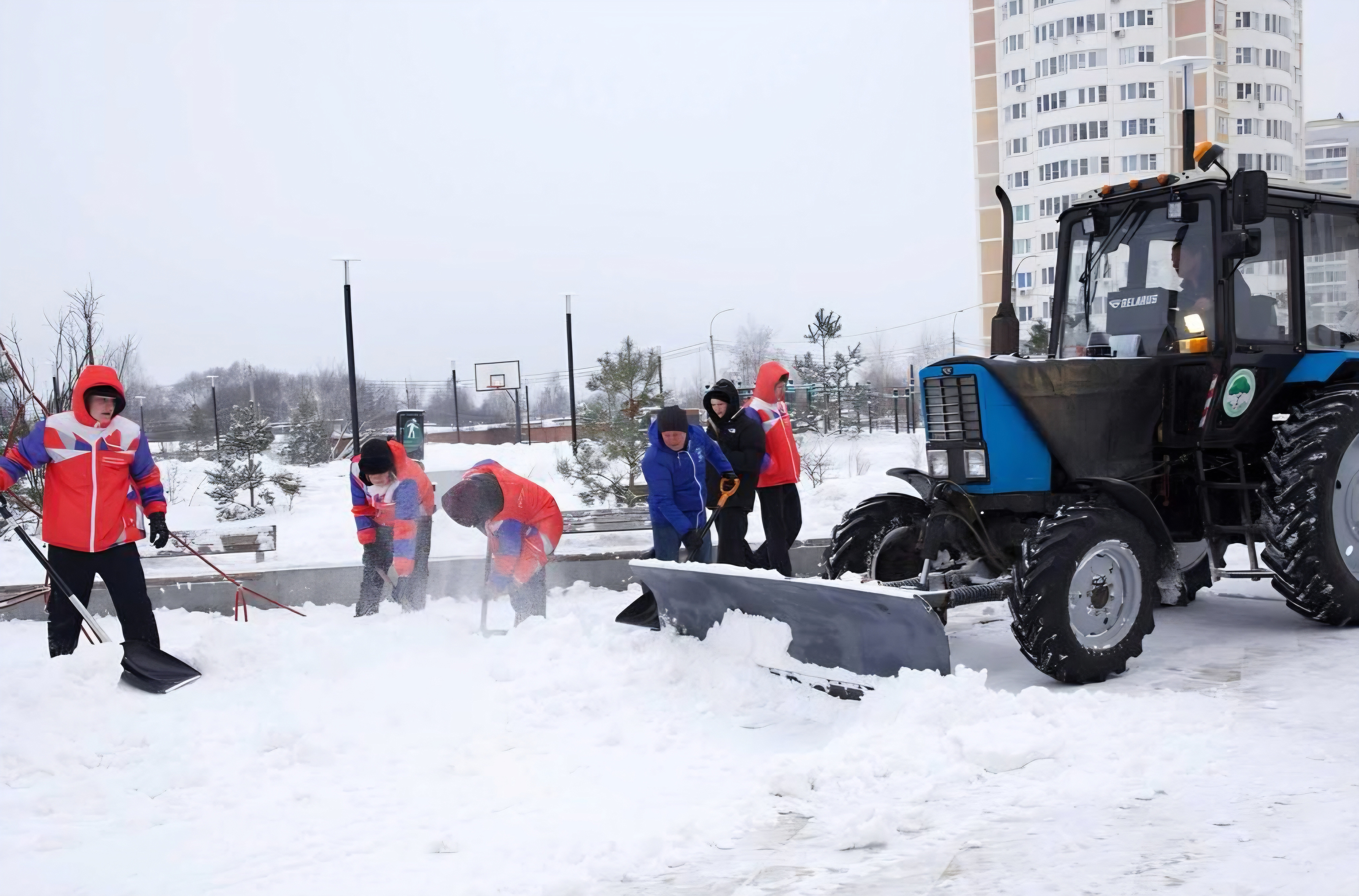 Партийная инициатива по уборке снега в Подольске 